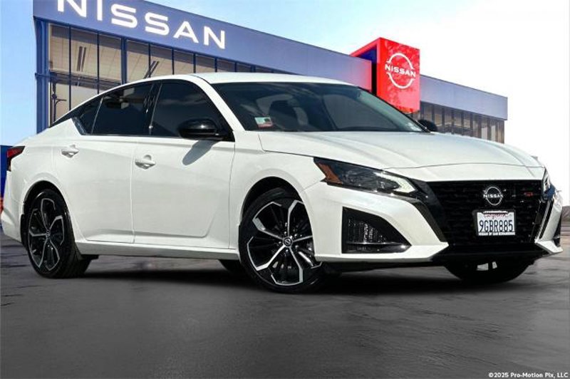 Certified 2023 Nissan Altima 2.5 SR image 1