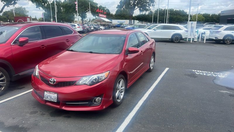 Used 2012 Toyota Camry image 1