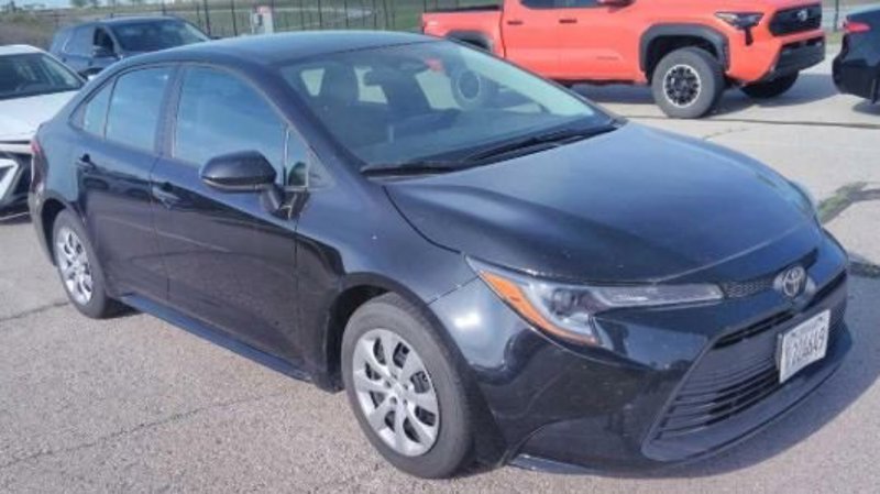 Used 2023 Toyota Corolla LE image 1