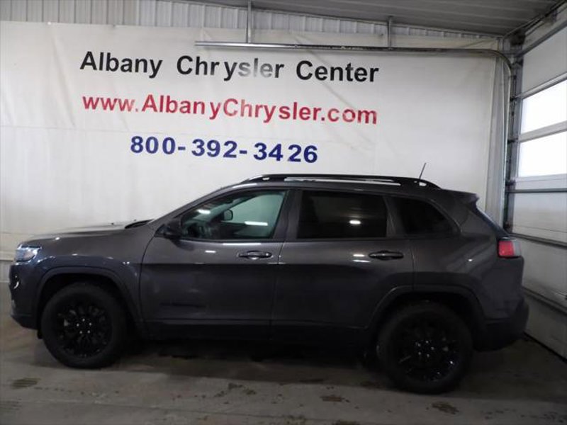 Certified 2023 Jeep Cherokee Altitude Lux image 1