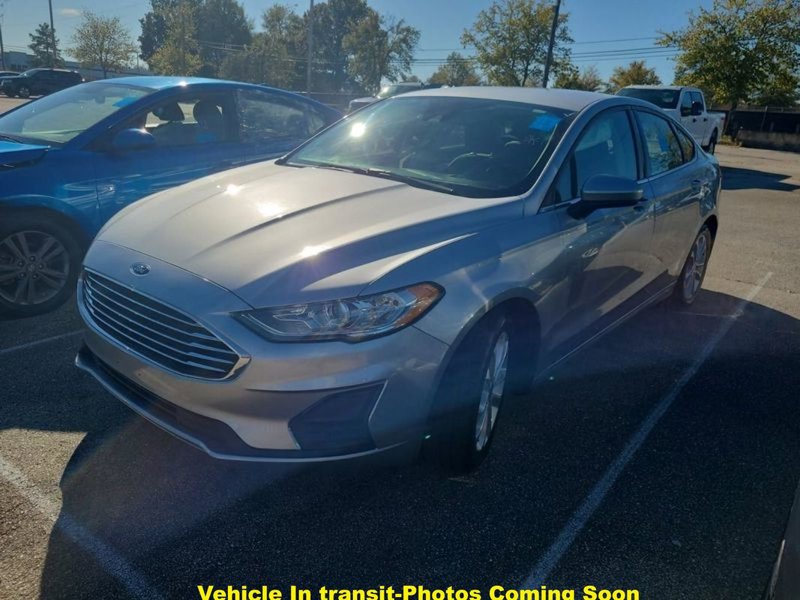 Used 2020 Ford Fusion SE image 1