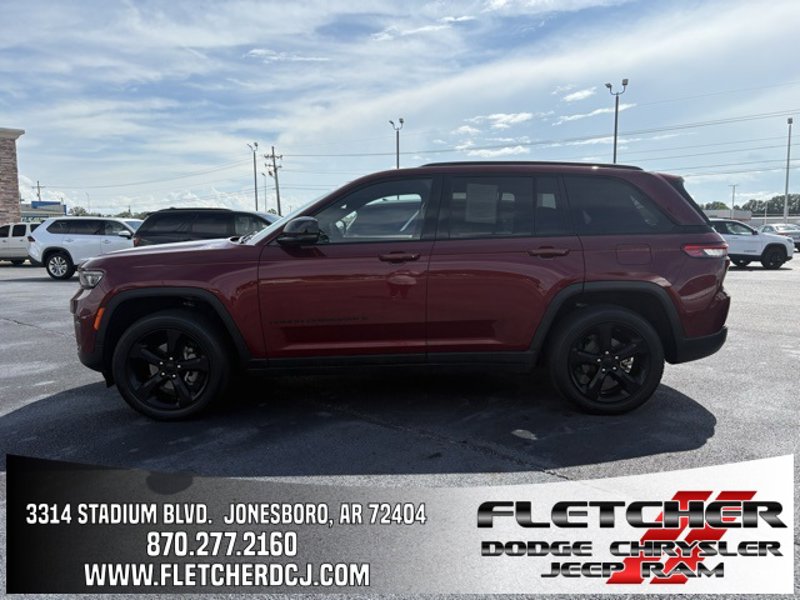 Certified 2023 Jeep Grand Cherokee Altitude image 1