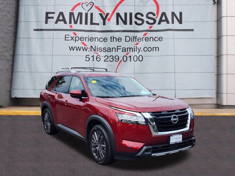 Certified 2024 Nissan Pathfinder SL image 1