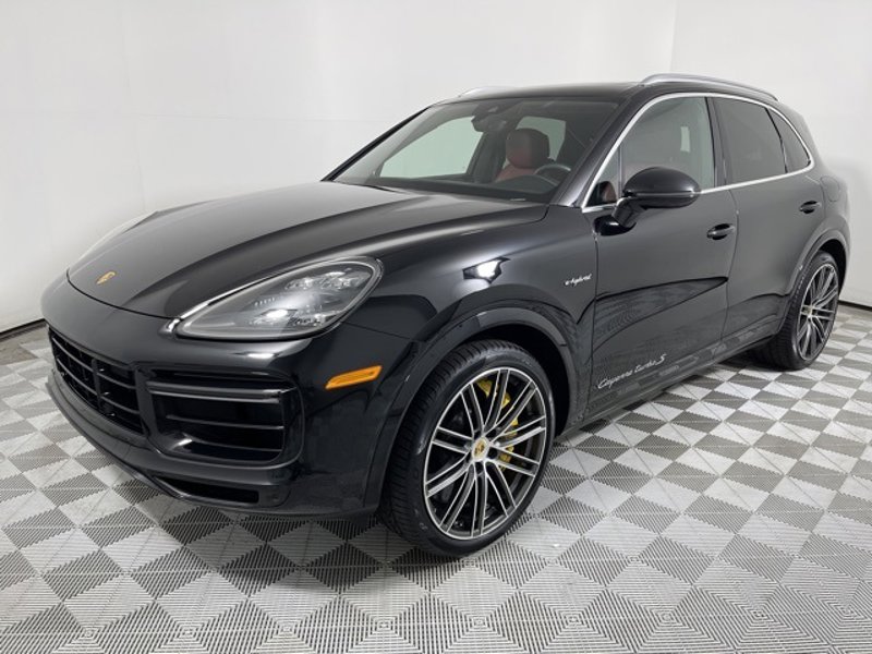 Certified 2023 Porsche Cayenne Turbo S image 1