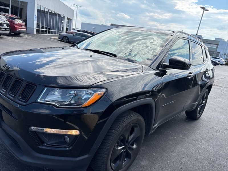 Used 2020 Jeep Compass Latitude image 1