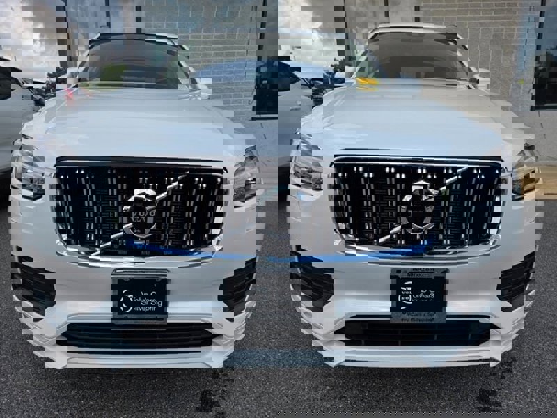 Certified 2022 Volvo XC90 T6 Momentum w/ Advanced Package image 1