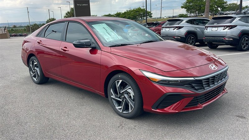 Certified 2025 Hyundai Elantra Sport image 1