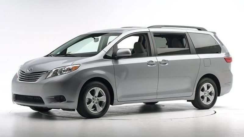 Used 2015 Toyota Sienna LE image 1