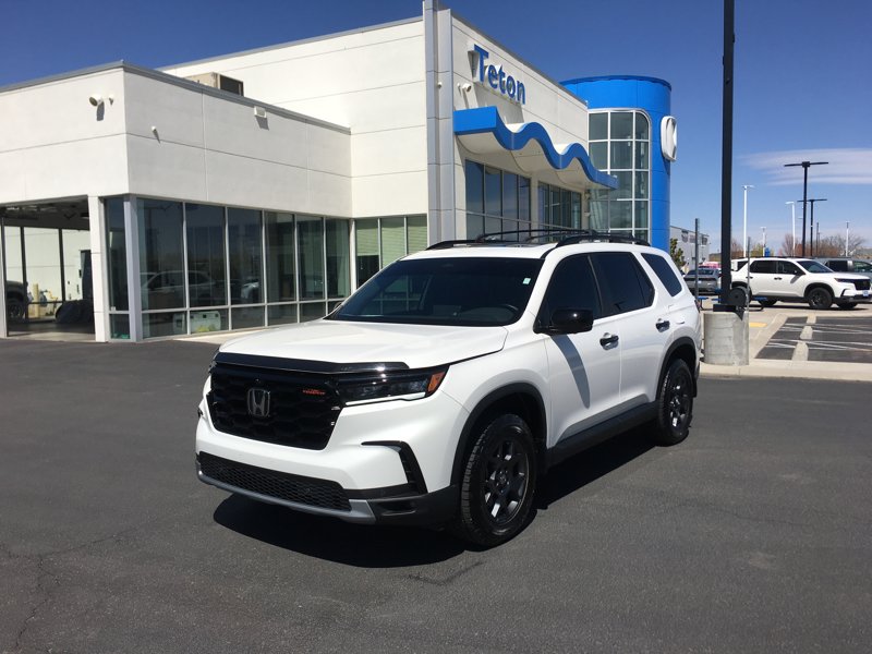 Certified 2024 Honda Pilot TrailSport image 1