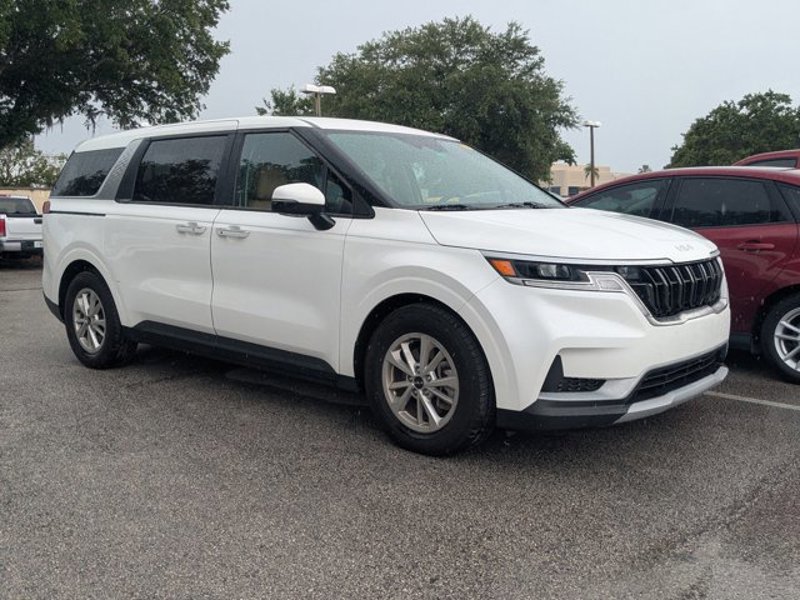 Certified 2023 Kia Carnival LX image 1
