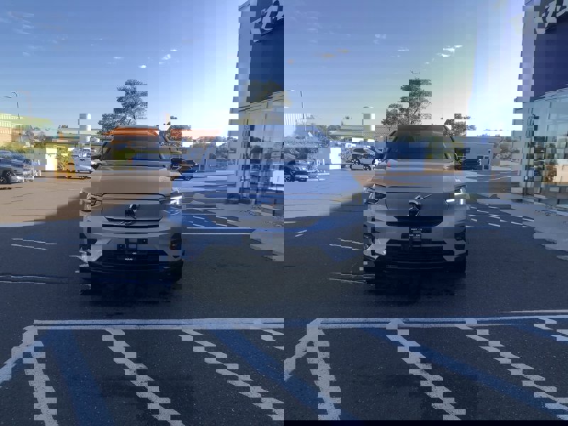 Certified 2023 Volvo XC40 Recharge Ultimate image 1