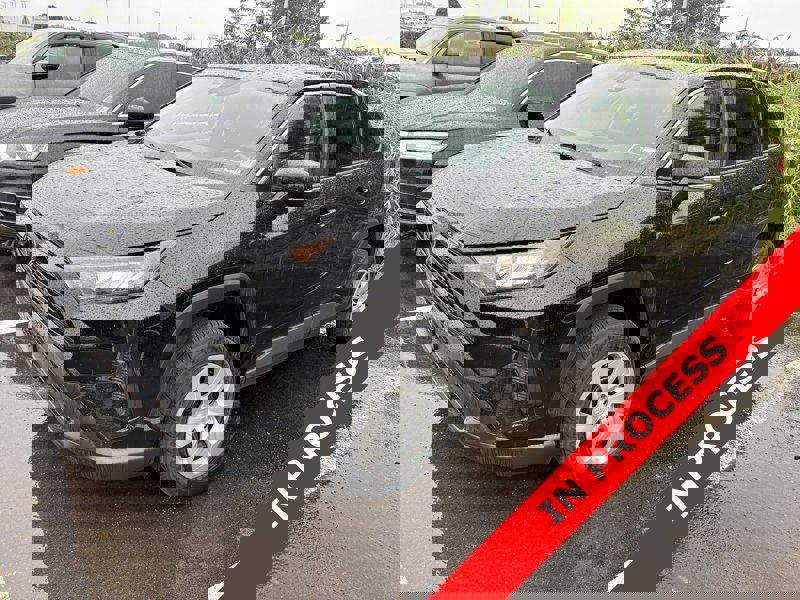 Used 2022 Toyota RAV4 LE image 1