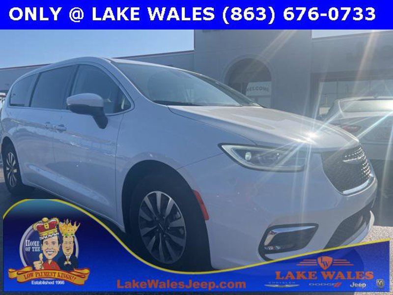 Certified 2023 Chrysler Pacifica Touring-L image 1