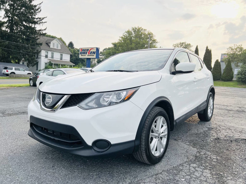 Used 2019 Nissan Rogue Sport S image 1