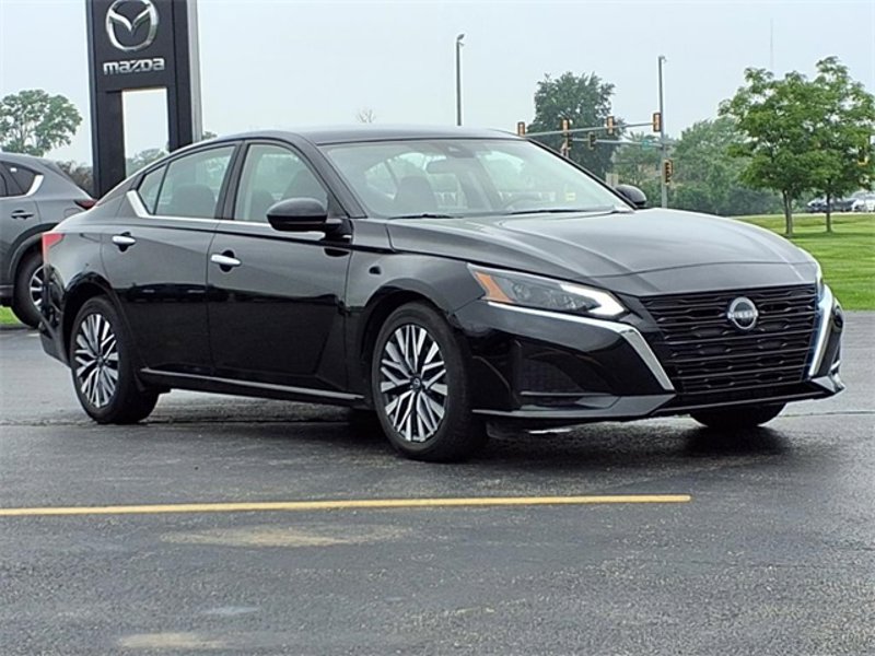 Used 2023 Nissan Altima 2.5 SV image 1