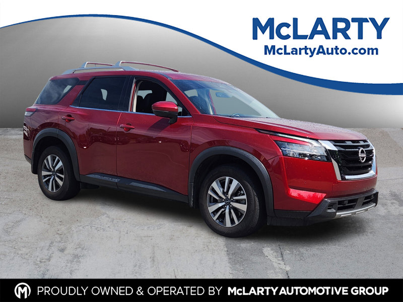 Certified 2024 Nissan Pathfinder SL image 1