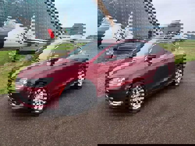 Used 2015 Chrysler 200 Limited w/ Convenience Group image 1