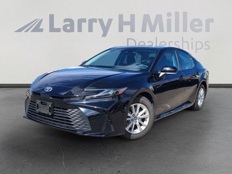 Certified 2025 Toyota Camry LE image 1