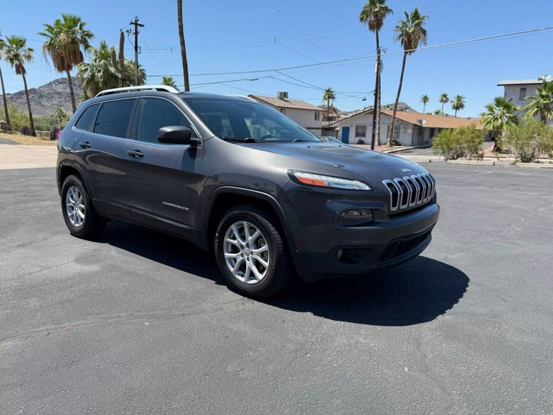 Used 2018 Jeep Cherokee Latitude Plus image 1