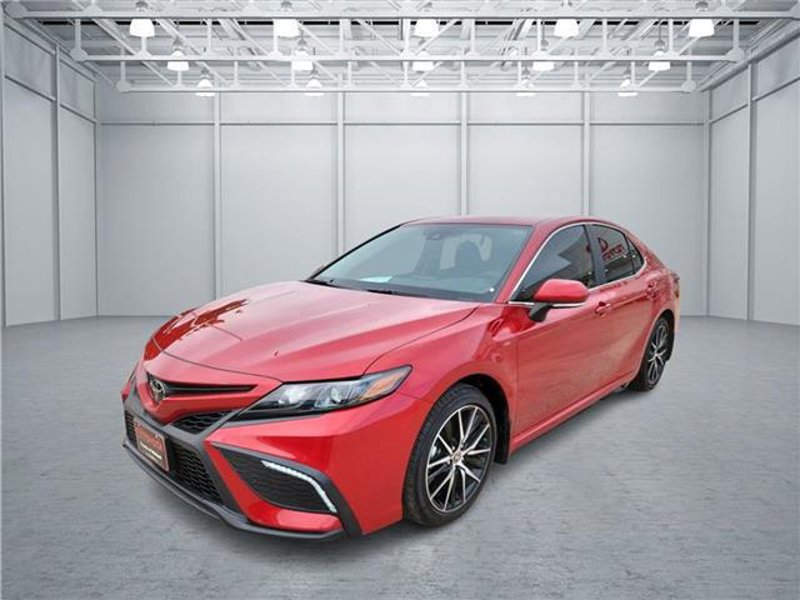 Certified 2024 Toyota Camry SE image 1