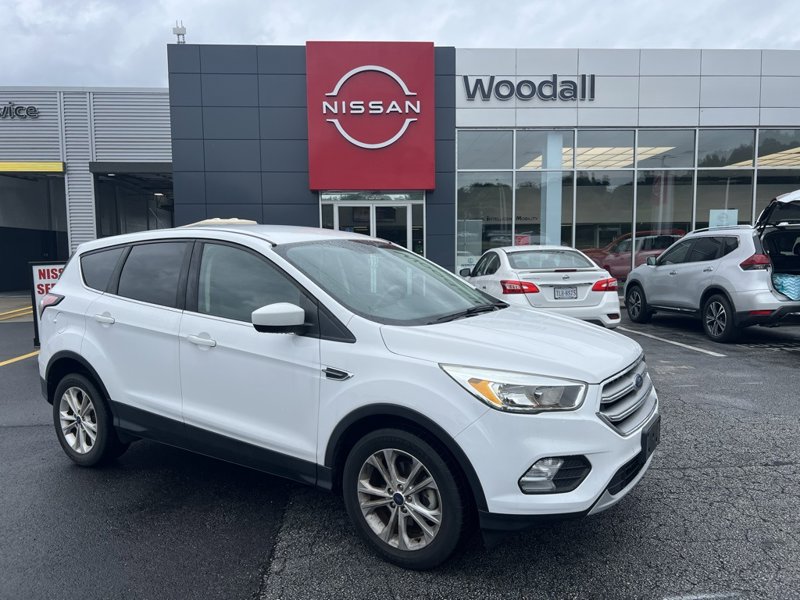 Used 2017 Ford Escape SE w/ SE Cold Weather Package image 1