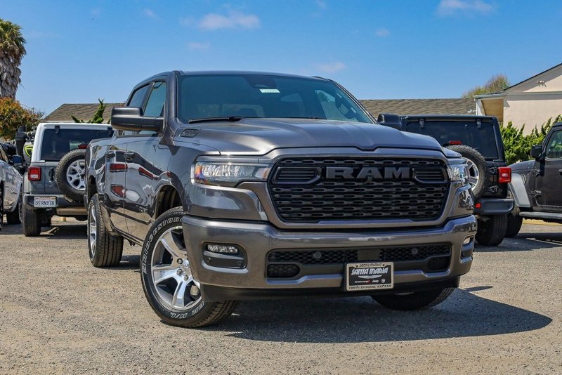 Used 2020 RAM 1500 Classic SLT w/ Luxury Group image 1