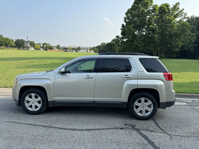 Used 2015 GMC Terrain SLE image 1