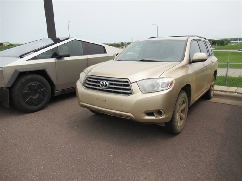 Used 2010 Toyota Highlander SE image 1