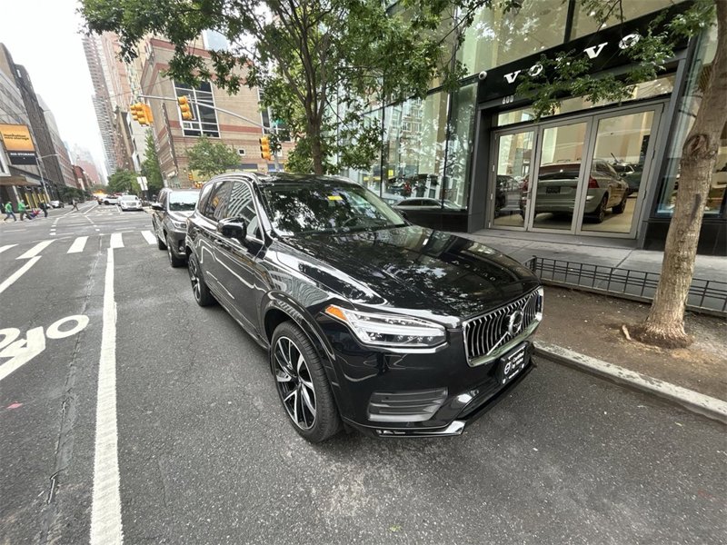 Certified 2022 Volvo XC90 T6 Momentum w/ Advanced Package image 1