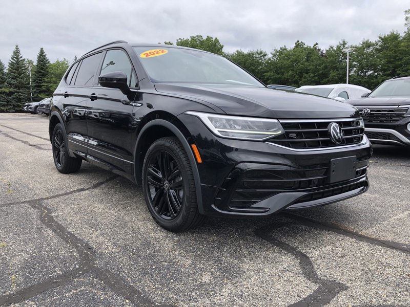 Used 2022 Volkswagen Tiguan SE R-Line image 1