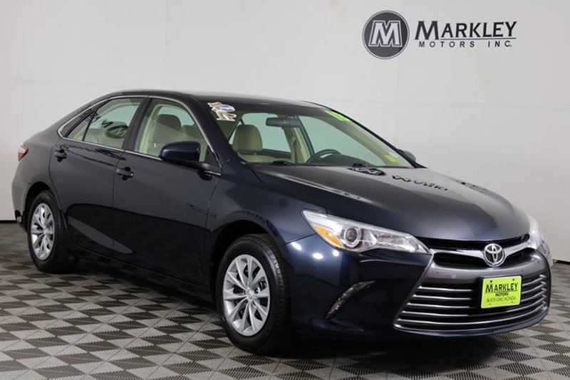 Used 2017 Toyota Camry LE image 1
