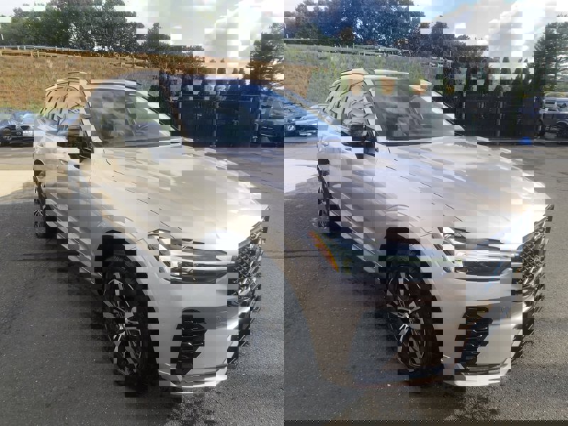 Certified 2025 Volvo XC60 B5 Core image 1
