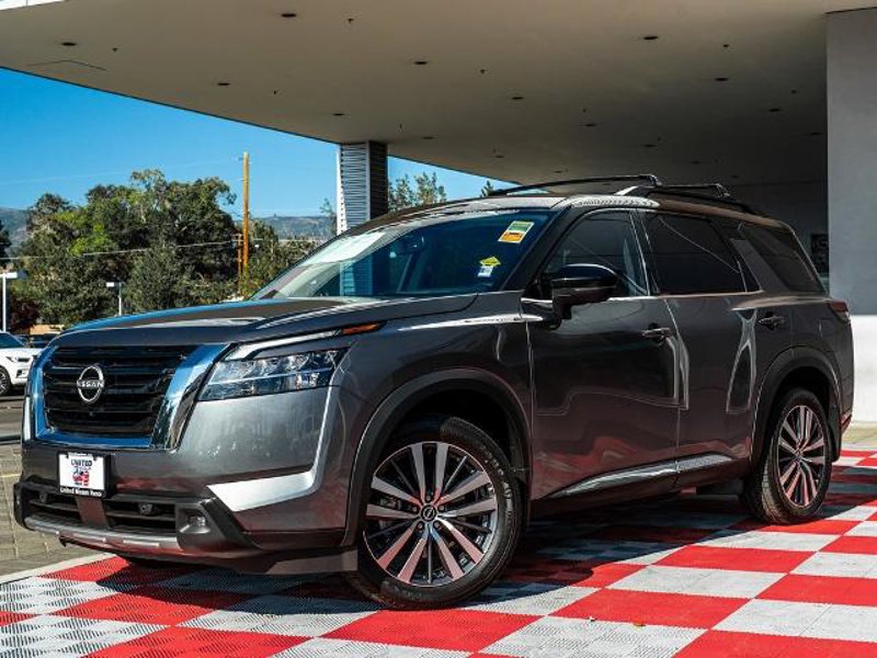 Certified 2022 Nissan Pathfinder Platinum image 1