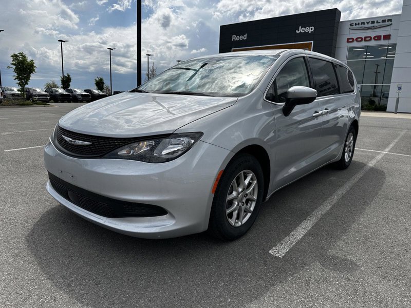 Certified 2023 Chrysler Voyager LX image 1