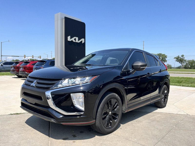 Used 2020 Mitsubishi Eclipse Cross SE image 1