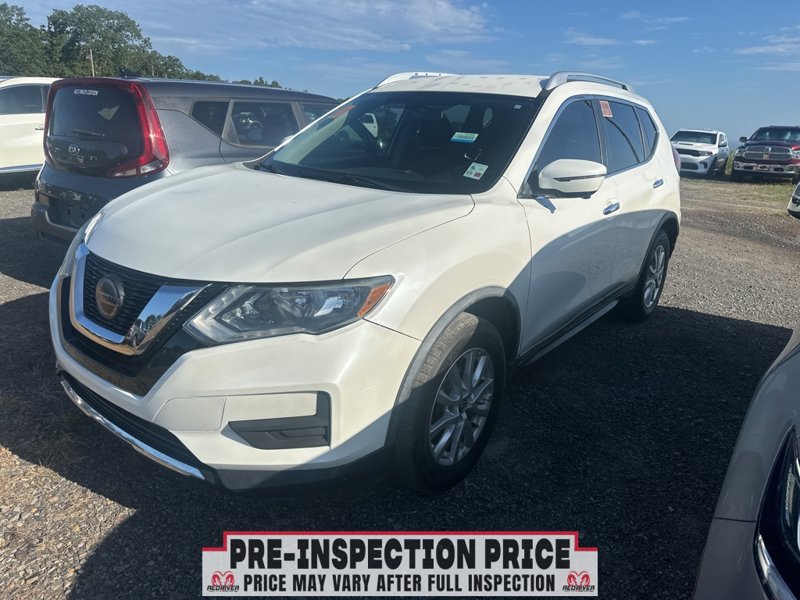 Used 2018 Nissan Rogue SV image 1