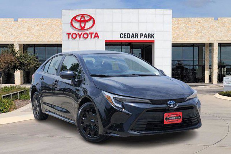 Certified 2023 Toyota Corolla LE image 1