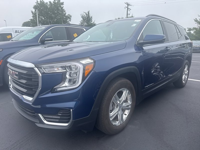 Used 2022 GMC Terrain SLE w/ Driver Convenience Package image 1