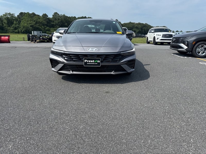 Certified 2025 Hyundai Elantra SEL image 1