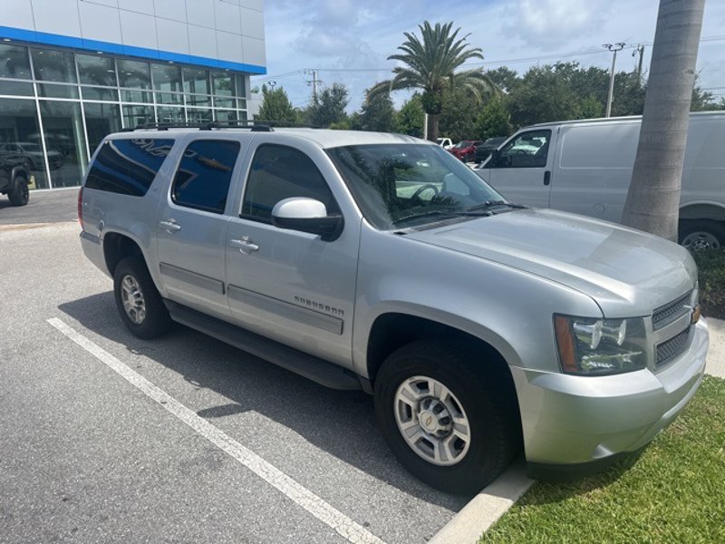 Used 2013 Chevrolet Suburban 2500 LT image 1