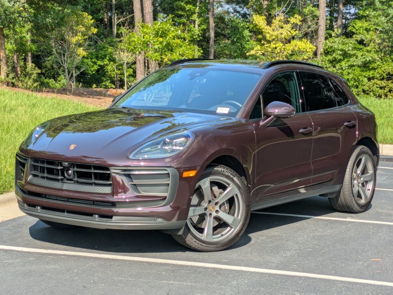 Certified 2024 Porsche Macan image 1