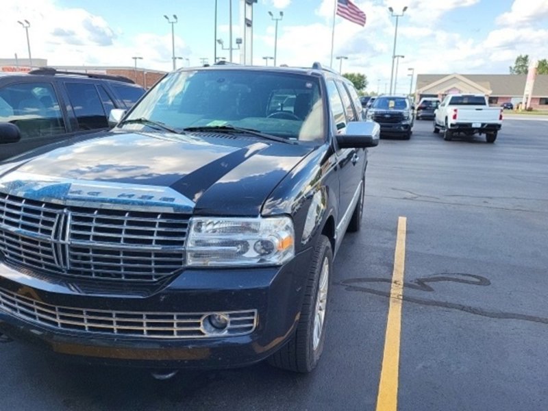 Used 2014 Lincoln Navigator 4WD image 1