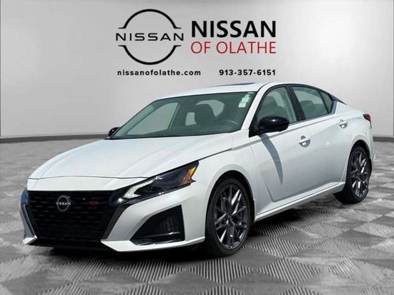 Certified 2024 Nissan Altima 2.0 SR image 1