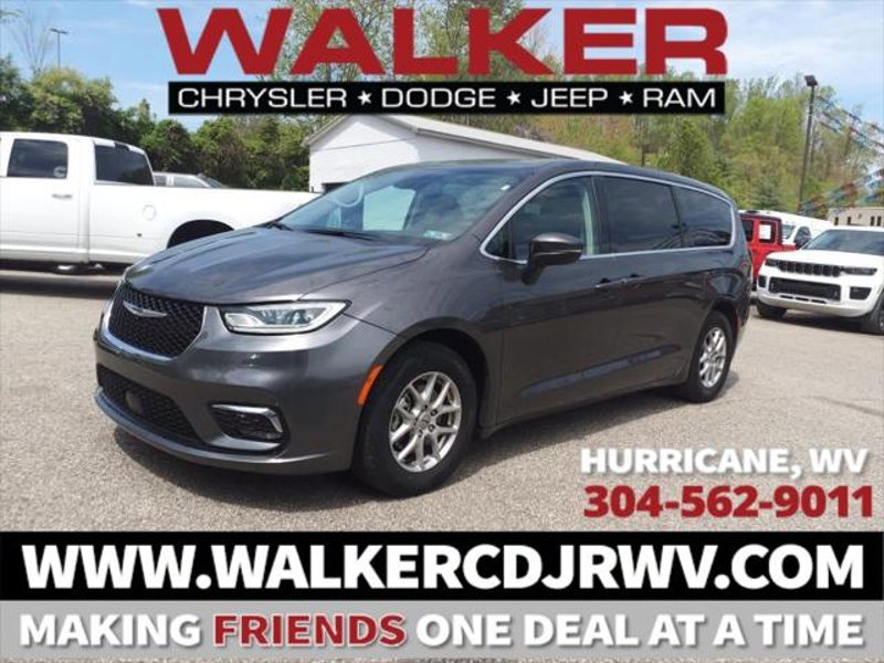 Certified 2023 Chrysler Pacifica Touring-L image 1