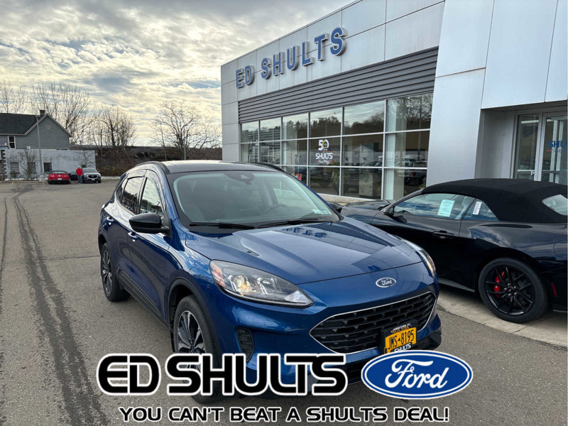 Used 2022 Ford Escape SE w/ SE Sport Appearance Package image 1