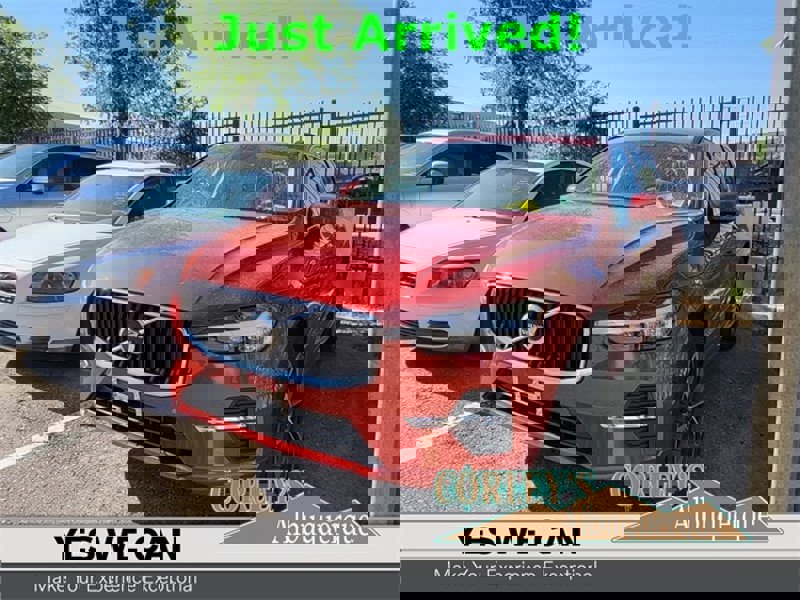 Certified 2022 Volvo XC60 B5 Momentum w/ Advanced Package image 1
