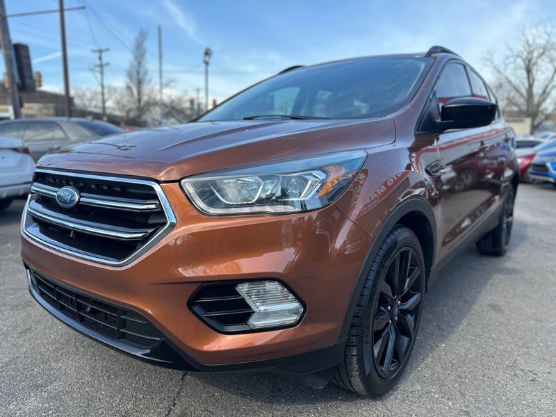 Used 2017 Ford Escape SE w/ SE Sport Appearance Package image 1