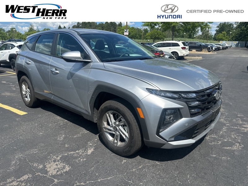 Certified 2025 Hyundai Tucson SE image 1
