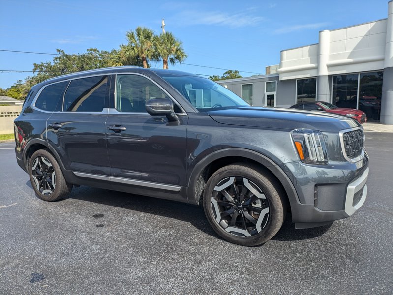 Certified 2024 Kia Telluride EX w/ EX Captain's Chair Package image 1