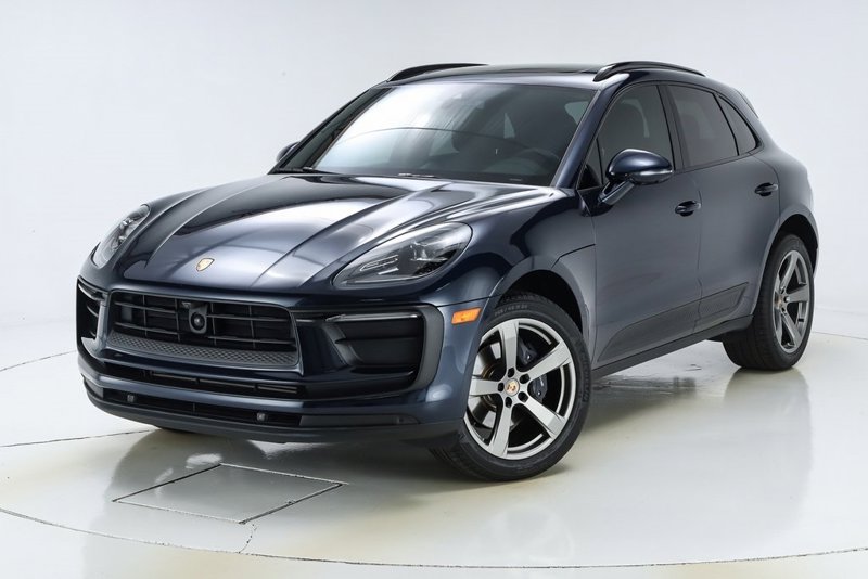 Certified 2023 Porsche Macan image 1